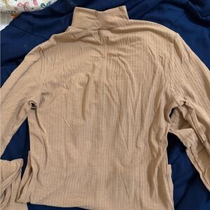 Alo Yoga Long Sleeve Brown